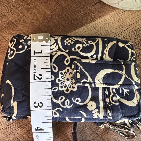 EUC—Vera Bradley All in One Wristlet Navy blue - Picture 6 of 11